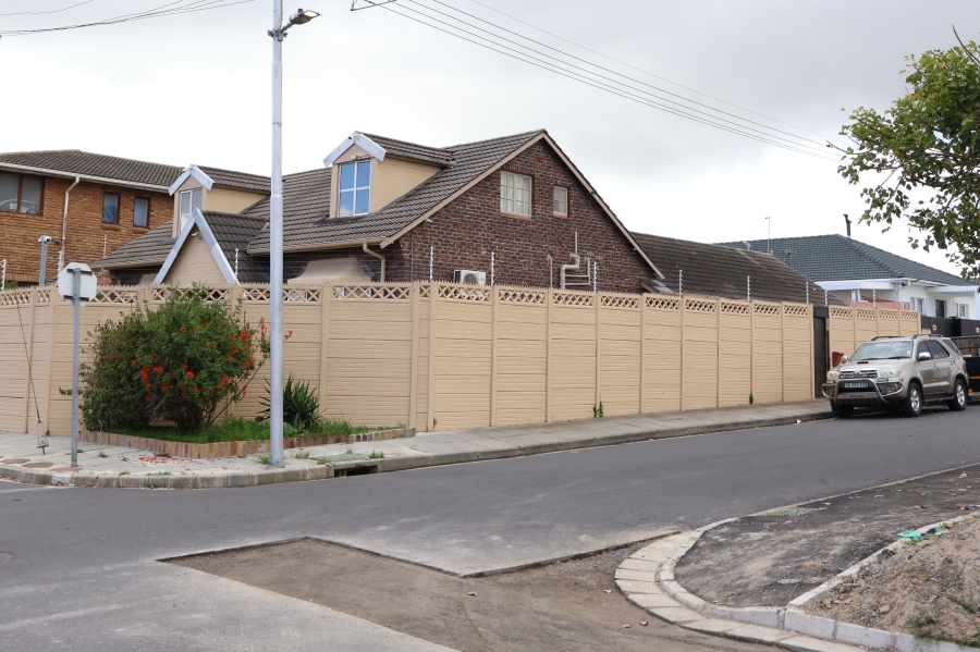 4 Bedroom Property for Sale in Retreat Western Cape